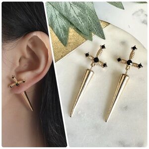 2/$30🌵 Medieval Sword Dagger Earrings Highlander Knights Gold Tone Pass Through